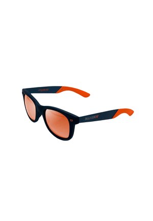 Gafas de sol con montura mate azul oscuro y acentos naranjas. Presenta lentes redondos naranjas y patillas texturizadas. "Skull Rider 77" impreso en el lado.