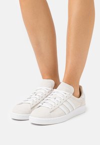 adidas Originals CAMPUS 80S - Zapatillas - alumina/footwear white/gris -