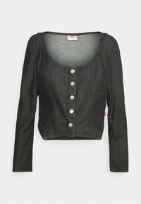Veste courte en denim noir à manches longues, col rond et cinq boutons argentés devant sur fond uni.