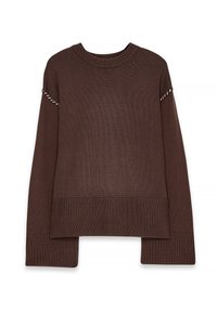 Brun stickad tröja med rund hals, långa ärmar och ribbade kanter. Anmärkningsvärd detalj: silvertråd längs axeln.