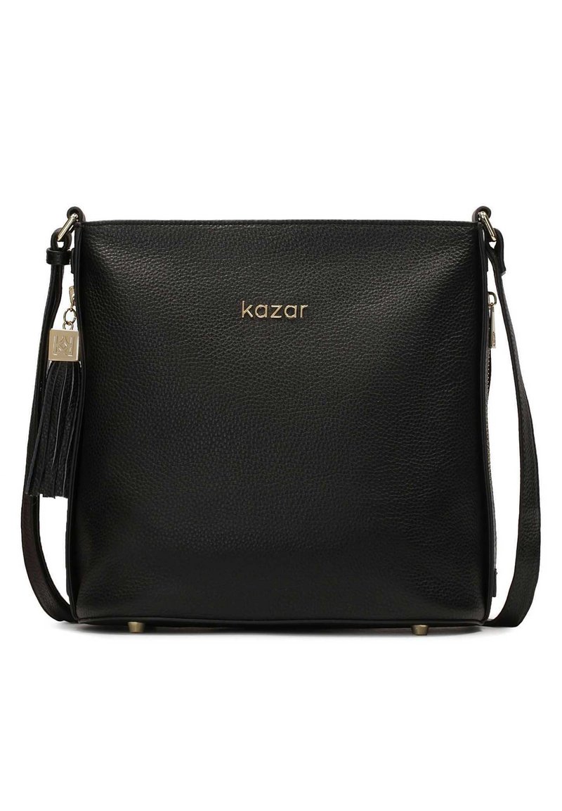 Czarna skórzana torba na ramię o teksturowanej powierzchni, z złotym logo i detalem w postaci frędzli. Regulowany pasek i metalowe nóżki na dnie.