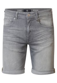 Shorts de denim gris claro con un ligero desteñido, dobladillos enrollados, bolsillos frontales y un cierre de botón clásico. Talla mediana, diseño casual.