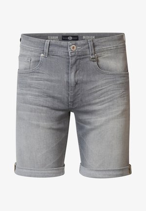 Shorts en denim gris clair avec un léger délavage, ourlets roulés, poches avant et fermeture à bouton classique. Taille moyenne, design décontracté.