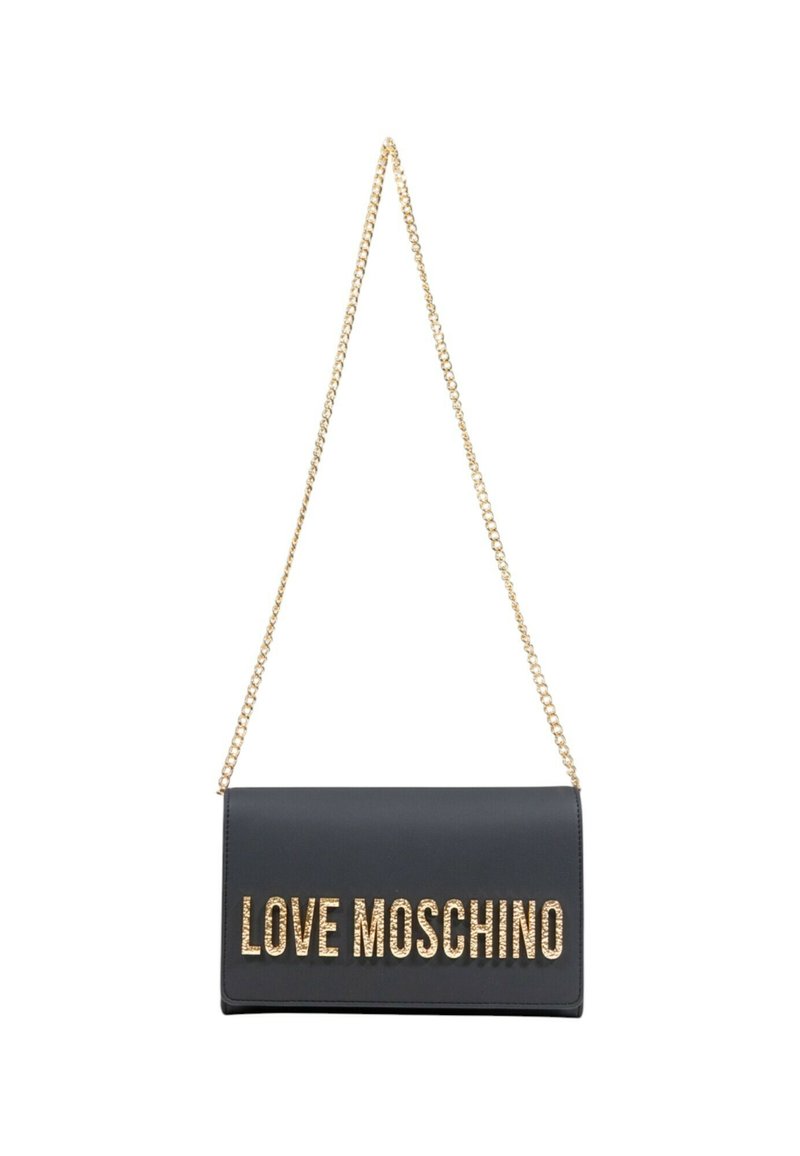 Borsa a pochette nera con tracolla a catena dorata e logo testurizzato "LOVE MOSCHINO" in lettere dorate luccicanti sulla parte anteriore.
