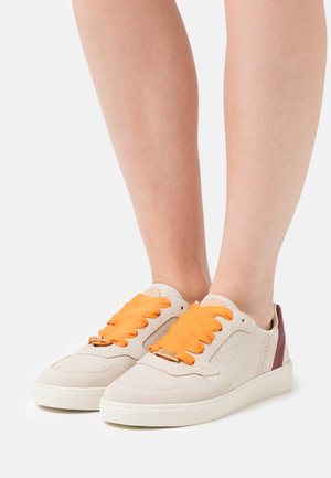 LAURITE - Sneakers laag - weiß