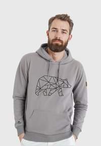 Grauer Hoodie aus Baumwolle mit einem geometrischen Bärenmotiv in Schwarz auf der Vorderseite. Verfügt über eine Kängurutasche und gerippte Bündchen.