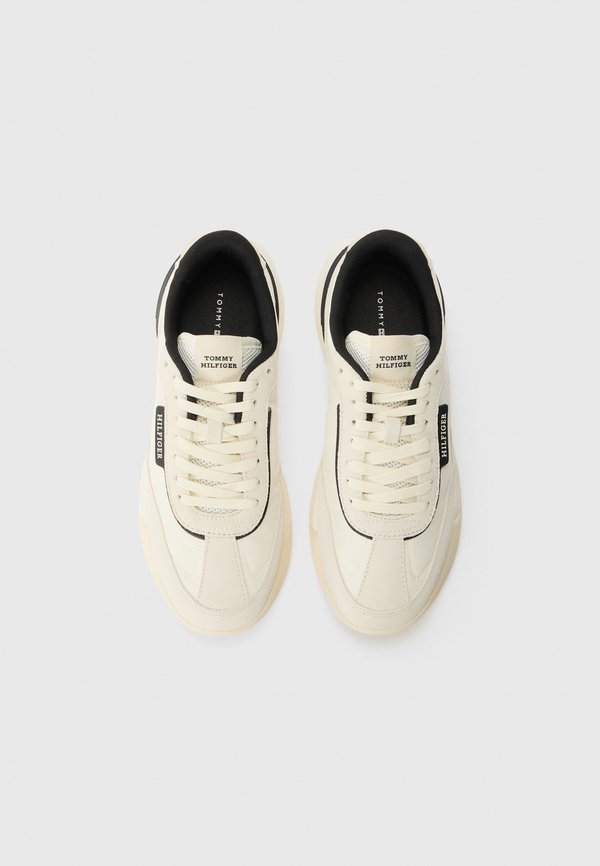 RETRO RUNNER - Trainers - ivory petal3