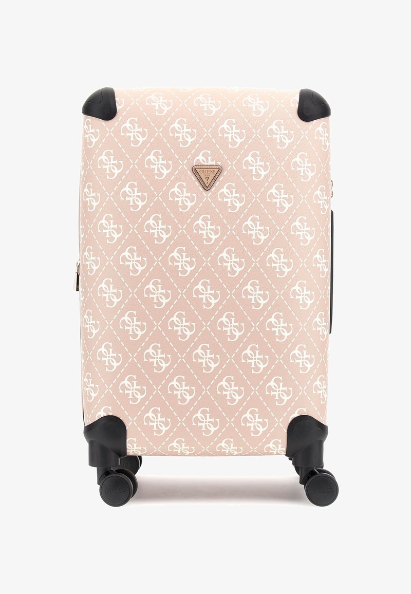 Vaaleanpunainen kova matkalaukku, jossa on toistuva valkoinen logo-kuvio ja tikattu muotoilu. Mukana neljä mustaa pyörää ja logo-yleisakseli.