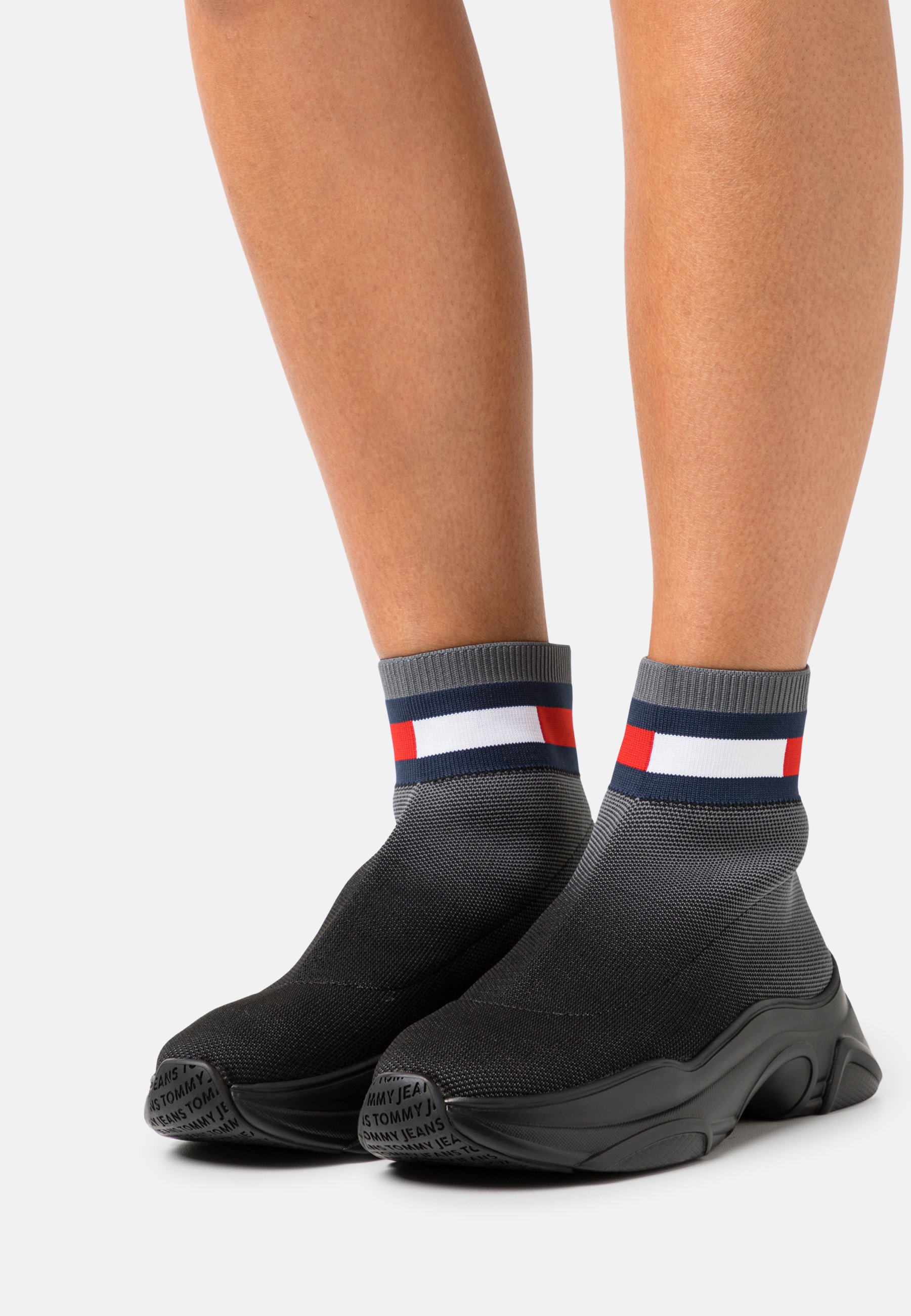 Tommy Jeans GRADIENT HYBRID BOOT - Klasikiniai aulinukai - black/juoda -  Zalando.lt