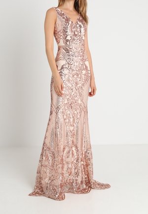 Różowo-złota wieczorowa suknia z dekoltem w serek, bez rękawów, ozdobiona misternymi wzorami i cekinami, z dopasowaną sylwetką i falującym dołem.