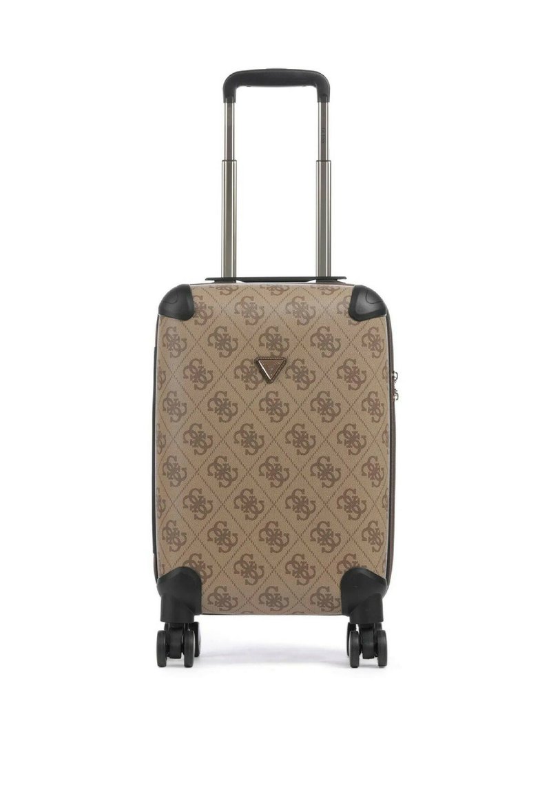 Valigia rigida beige con motivo monogramma marrone scuro, quattro ruote girevoli, protezioni angolari nere e manico telescopico esteso.