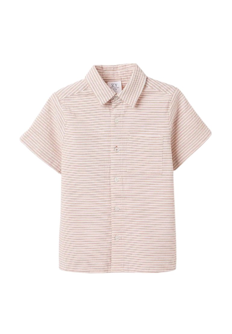 Camicia a maniche corte con bottoni di color rosa chiaro con righe bianche. Presenta un colletto e una tasca sul petto sinistro. Realizzata in tessuto testurizzato.