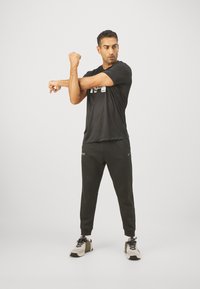 Nike Performance PANT - Tréningruha alsók - black