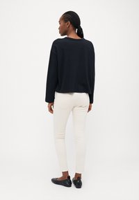 GAP Petite TEE - Top dugih rukava - true black