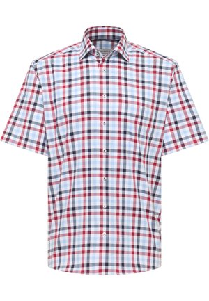 Kortærmet skjorte med knapper, i et ternet mønster med røde, blå, sorte og hvide farver og en brystlomme foran.