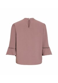 Blouse mauve avec manches évasées 3/4, bordure en dentelle près des poignets et ouverture dos en forme de goutte avec fermeture par bouton au niveau du col.