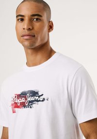 Pepe Jeans TREY TEE - Apdrukāts T-krekls - white