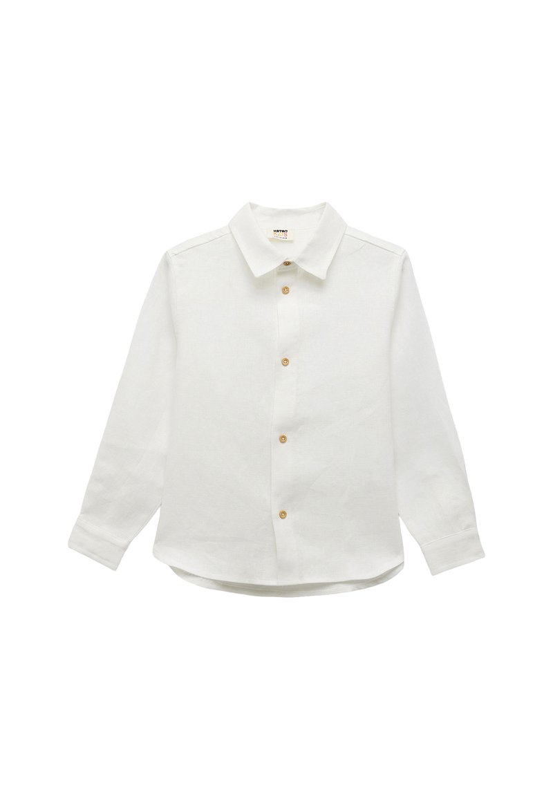 Camisa blanca de manga larga hecha de lino ligero con un cuello puntiagudo, que presenta un cierre de botones en la parte delantera y un dobladillo curvado.