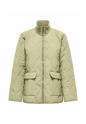 Šviesiai alyvuogių spalvos siuvinėta striukė su pilnu priekiu užtrauktuku, ribbute stovi apykakle, ilgomis rankovėmis ir dviem priekinėmis kišenių skląsčiomis.