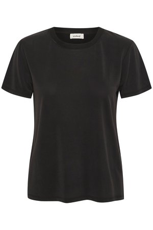 Must lühikeste varrukatega ümmarguse kaelusega T-särk, mille allääres on sirge lõige ja krae sees "leotatud" silt.