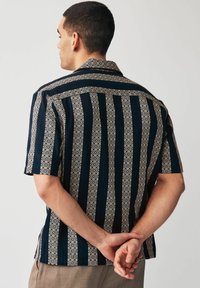 Next TEXTURED STRIPE SHORT SLEEVE WITH CUBAN COLLAR  - REGULAR FIT - Skjorter - navy