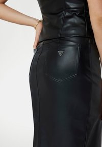 Guess MIDI  - Falda de tubo - nero