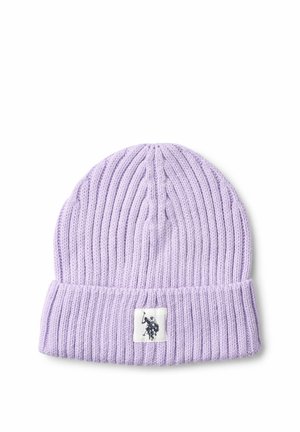 Bonnet en maille côtelée violet clair avec un revers plié et un petit patch blanc présentant un motif noir d'un cheval et d'un cavalier.