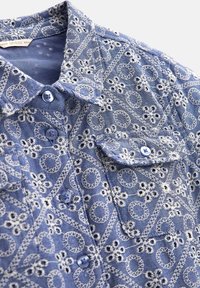 Guess MIT ST. GALLER STICKEREI - Overal - himmelblau