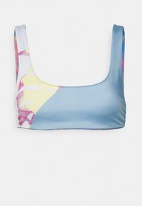 Top de bikini azul e branco com decote quadrado, apresentando padrões abstratos em amarelo e rosa. Feito de um tecido liso e elástico.