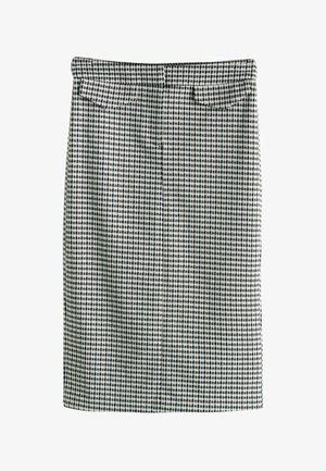 Ruuduline pliiatsiseelik mustas ja valges. Omab sirget lõiget, tagakotte ja sujuvat kangateksti.