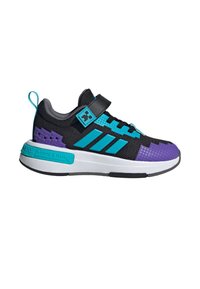 Černé tenisky s tyrkysovými akcenty, fialovými texturovanými panely, suchým zipem a bílou mezipodešví. Obsahují pixelový design.