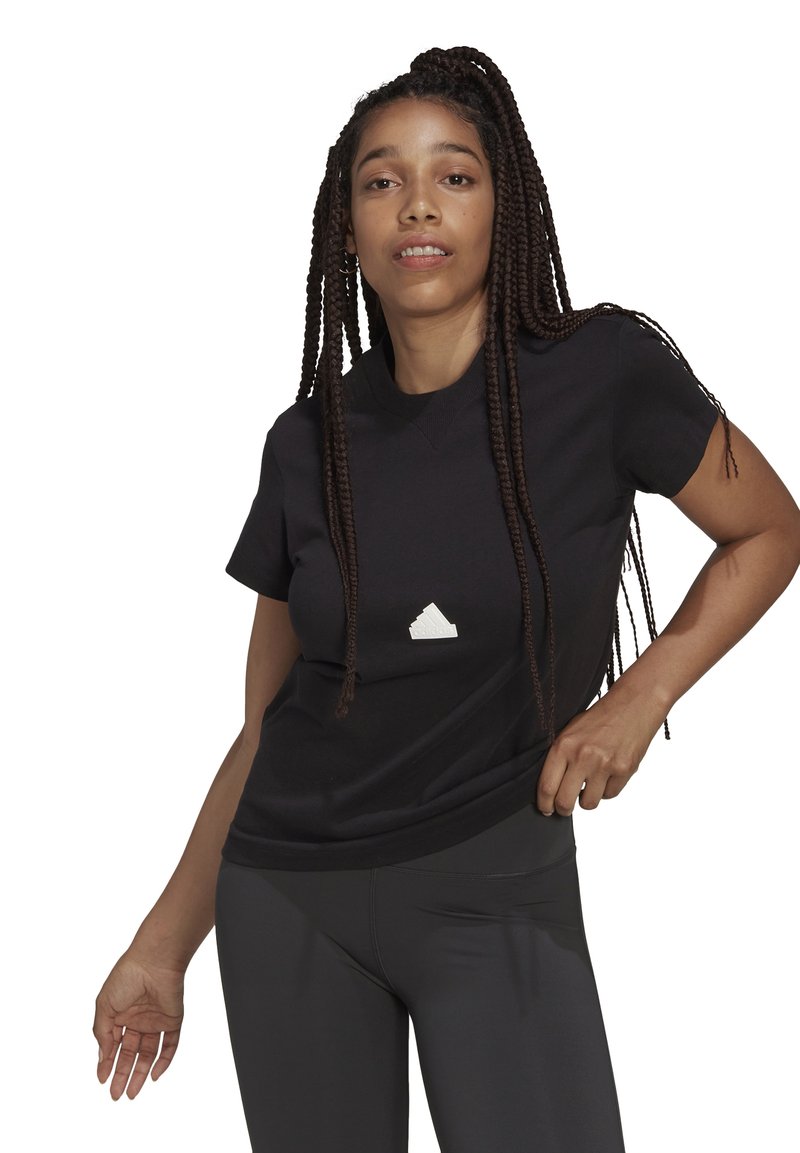 adidas Sportswear LOGO T-SHIRT - T-shirts med print - black/white