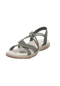 Sandalias con tiras de tela gris, suela de color beige claro y plantilla texturizada que presenta patrones geométricos. Correa trasera ajustable.