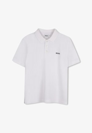 Polo bianco realizzato in cotone, con colletto, chiusura a tre bottoni e un piccolo logo "BOSS" nero sul lato sinistro del petto.