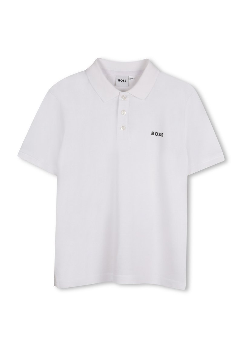 Polo bianco realizzato in cotone, con colletto, chiusura a tre bottoni e un piccolo logo "BOSS" nero sul lato sinistro del petto.