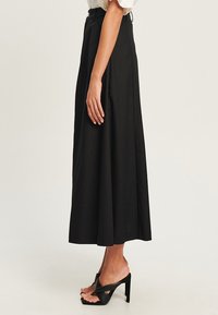 WILLA MIMIE MIDI - Plisovaná sukně - black