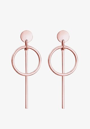 Boucles d'oreilles géométriques en or rose avec un clou circulaire, un anneau ouvert et une barre verticale suspendue à l'intérieur de l'anneau.
