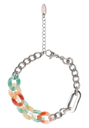 Zilveren kettingarmband met meerkleurige, groene, oranje en beige doorschijnende schakels en een sluiting met kreeftenklauw en verlengkettinkje.