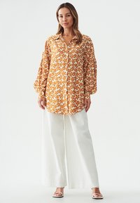 THE FATED VAL OVERSIZE  - Blusa - tan floral