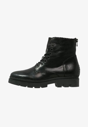 Stivaletti neri alla caviglia con finitura testurizzata e lucida, dotati di chiusura con zip, punta arrotondata e suola spessa in gomma zigrinata.