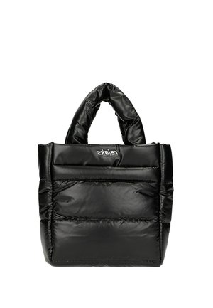 Czarna wyściełana torba na ramię z dwoma grubymi uchwytami i małym odblaskowym logo umieszczonym centralnie w pobliżu górnej części.