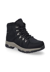 Botas de tobillo impermeables negras con parte superior sintética, forro de piel sintética, ojales de metal y suela de goma texturizada para tracción.