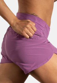Brooks CHASER 5" SHORT - Träningsshorts - washed plum