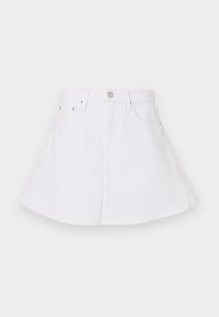 Jupe en denim blanc au design évasé, avec une taille ajustée, cinq poches et une fermeture à bouton à l'avant. Texture lisse.
