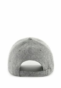 Grau Baseballkappe mit gebogenem Schirm, Belüftungsöffnungen und einem verstellbaren Riemen auf der Rückseite. Weiche Textur mit einheitlicher Farbe.