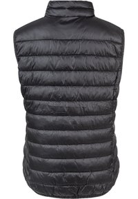 Chaleco de plumas negro con alto cuello, diseño acolchado y corte sin mangas. Textura lisa y brillante con patrones de costura horizontal.