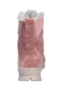 Botín de ante rosa con forro de piel gris, exterior texturizado y suela blanca gruesa. Presenta una pestaña en la parte trasera para facilitar su puesta.