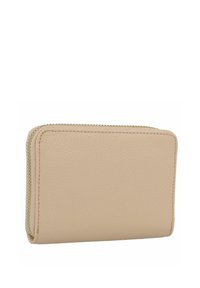 Beige Lederbrieftasche mit einer strukturierten Oberfläche, rechteckiger Form und goldfarbenem Reißverschluss entlang der oberen Kante. Keine weiteren Details sichtbar.