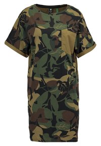 T-paita-mekko, jossa on camo-kuvio vihreissä, ruskeissa ja mustissa sävyissä. Lyhyet hihat, pyöreä kaula-aukko ja rintatasku. Pehmeää puuvillamateriaalia.
