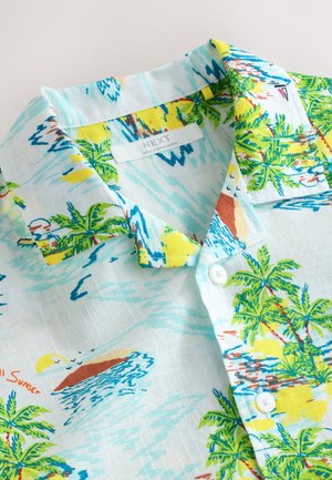 Camicia a maniche corte, azzurro chiaro, con stampa tropicale. Presenta palme, tavole da surf e motivi solari. Realizzata in tessuto leggero.